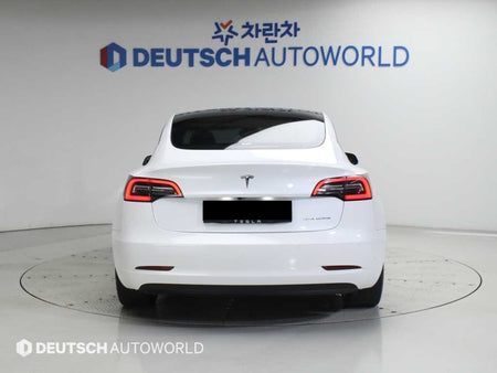Tesla Model 3 — photo 04