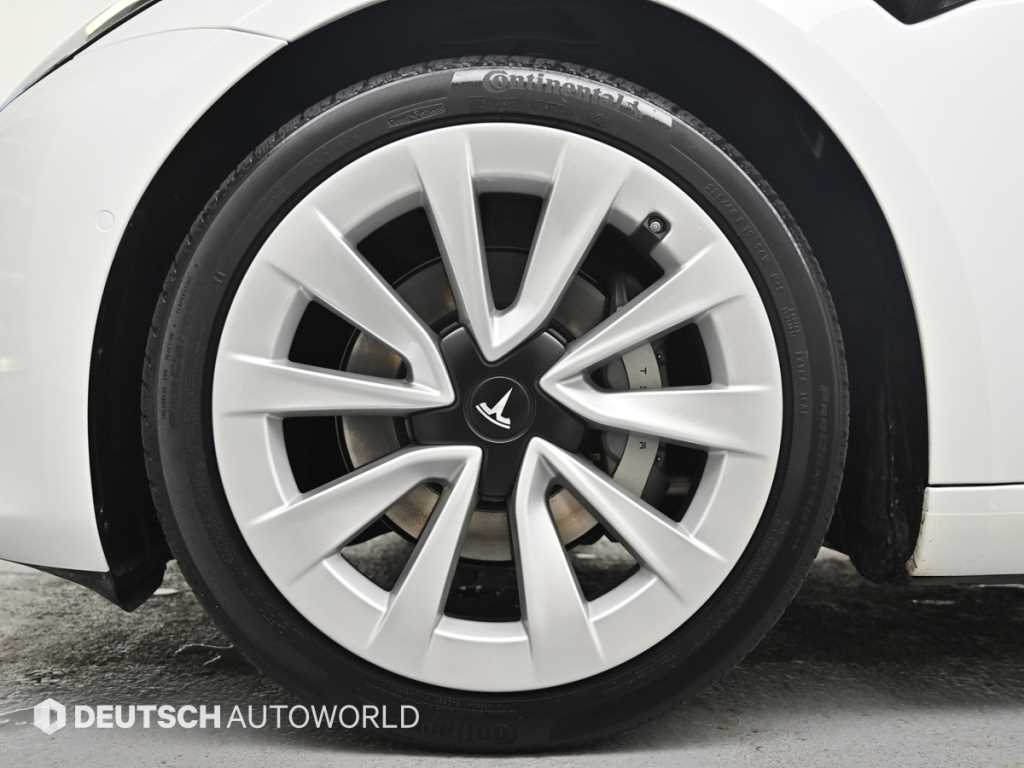 Tesla Model 3 — photo 05