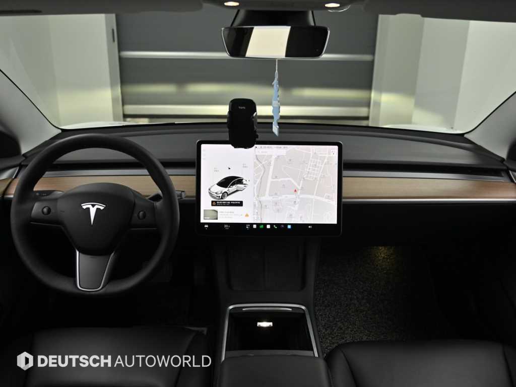 Tesla Model 3 — photo 07