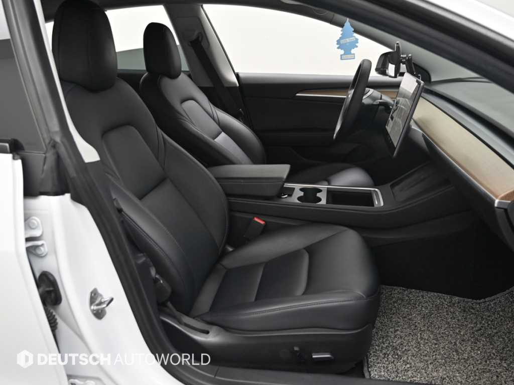 Tesla Model 3 — photo 10