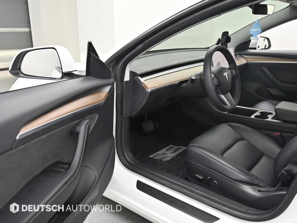 Tesla Model 3 — photo 11