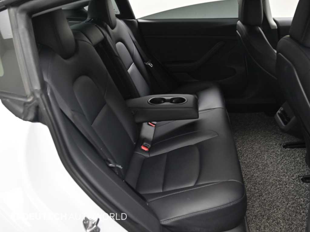 Tesla Model 3 — photo 12