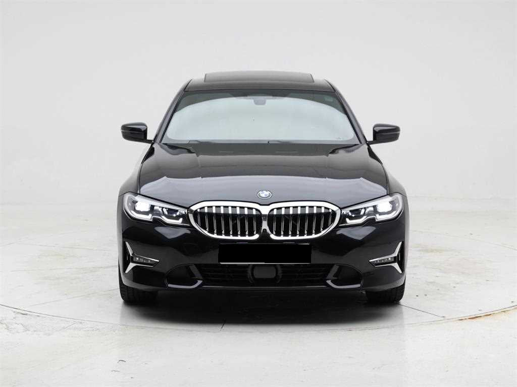 BMW 3-Series — photo 02