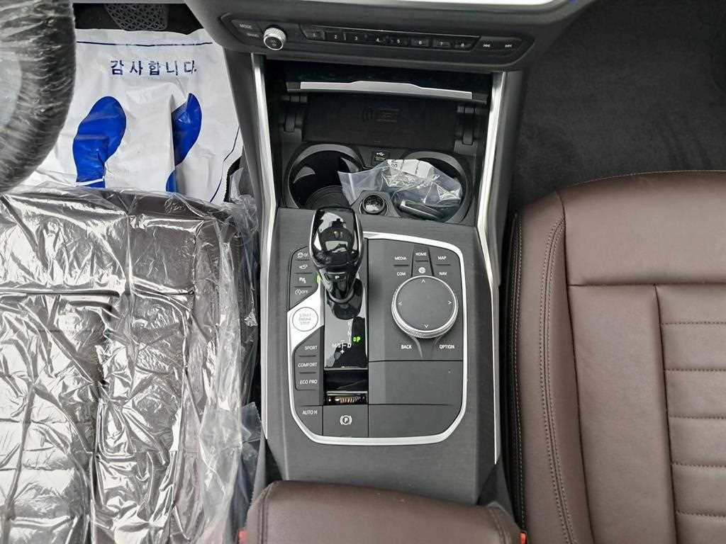 BMW 3-Series — photo 14