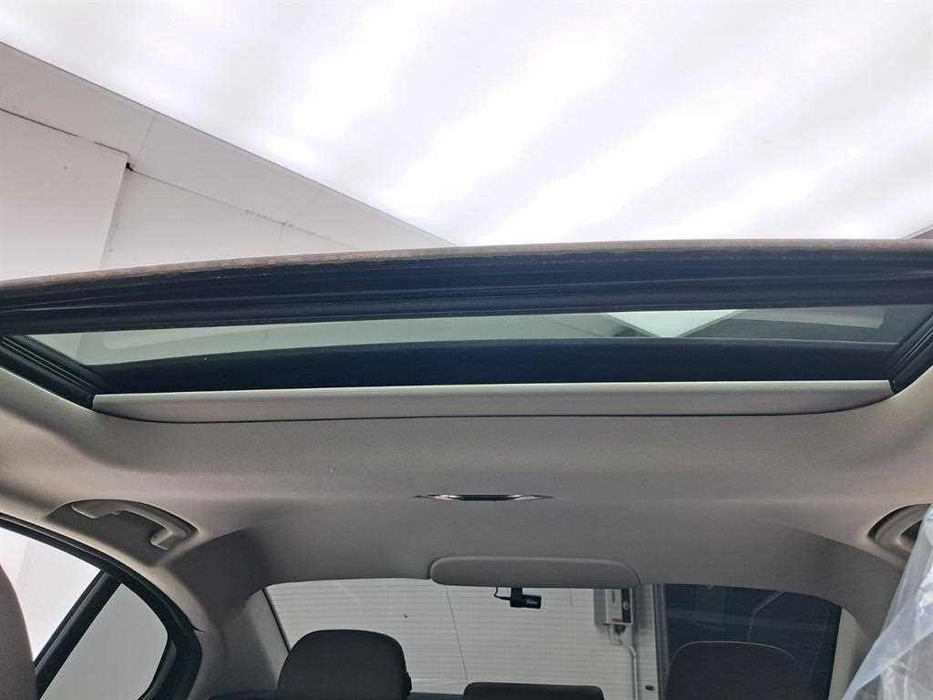 BMW 3-Series — photo 16