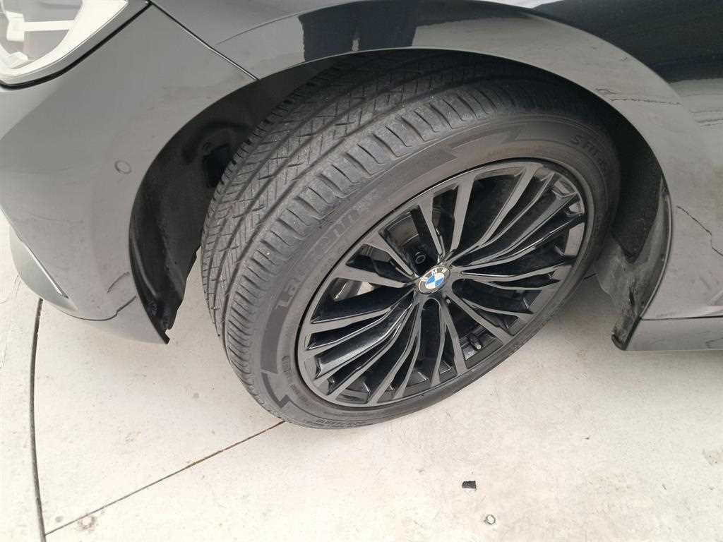 BMW 3-Series — photo 20