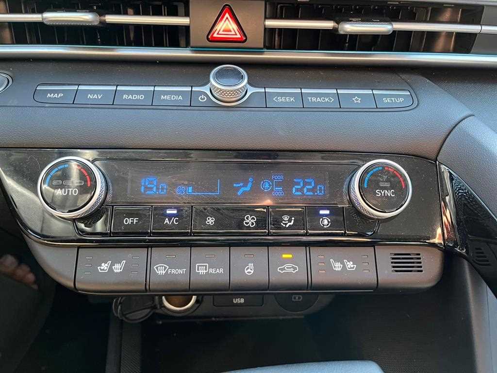 Hyundai Avante — photo 08