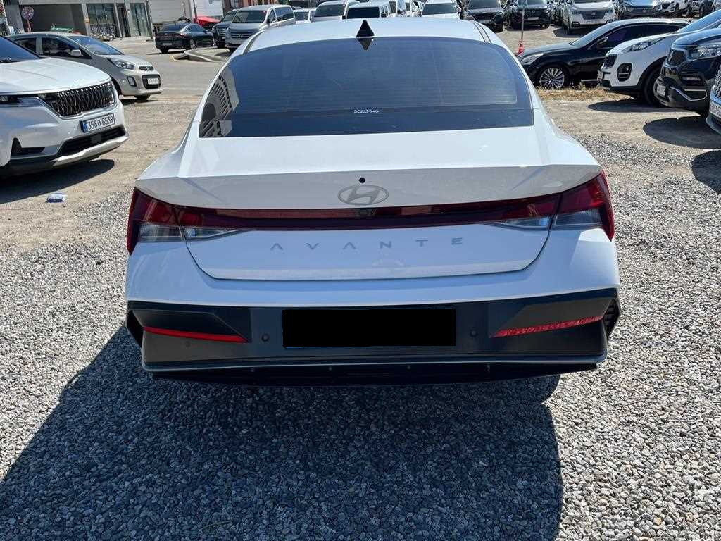 Hyundai Avante — photo 12