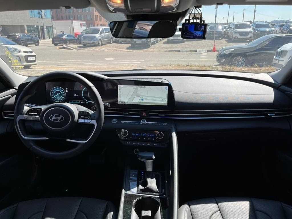 Hyundai Avante — photo 18