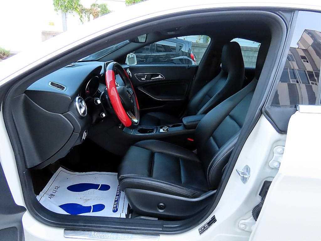 Mercedes-Benz CLA-Class — photo 05