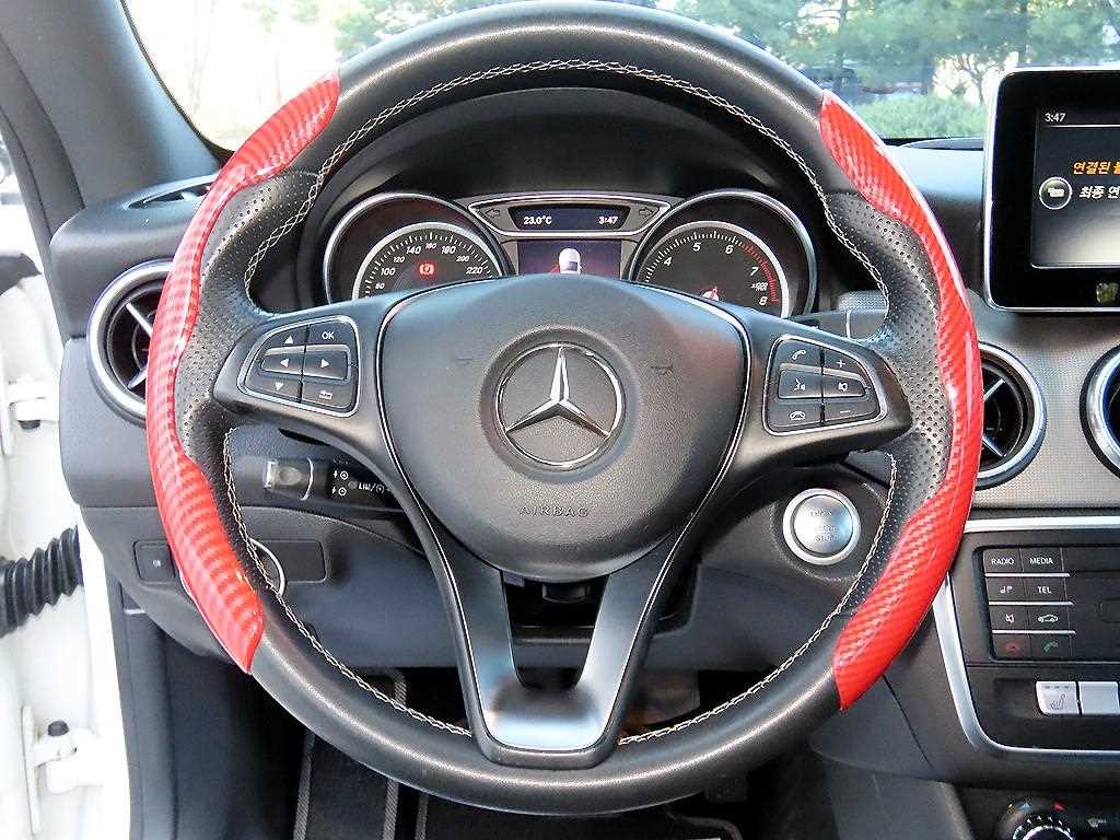 Mercedes-Benz CLA-Class — photo 08