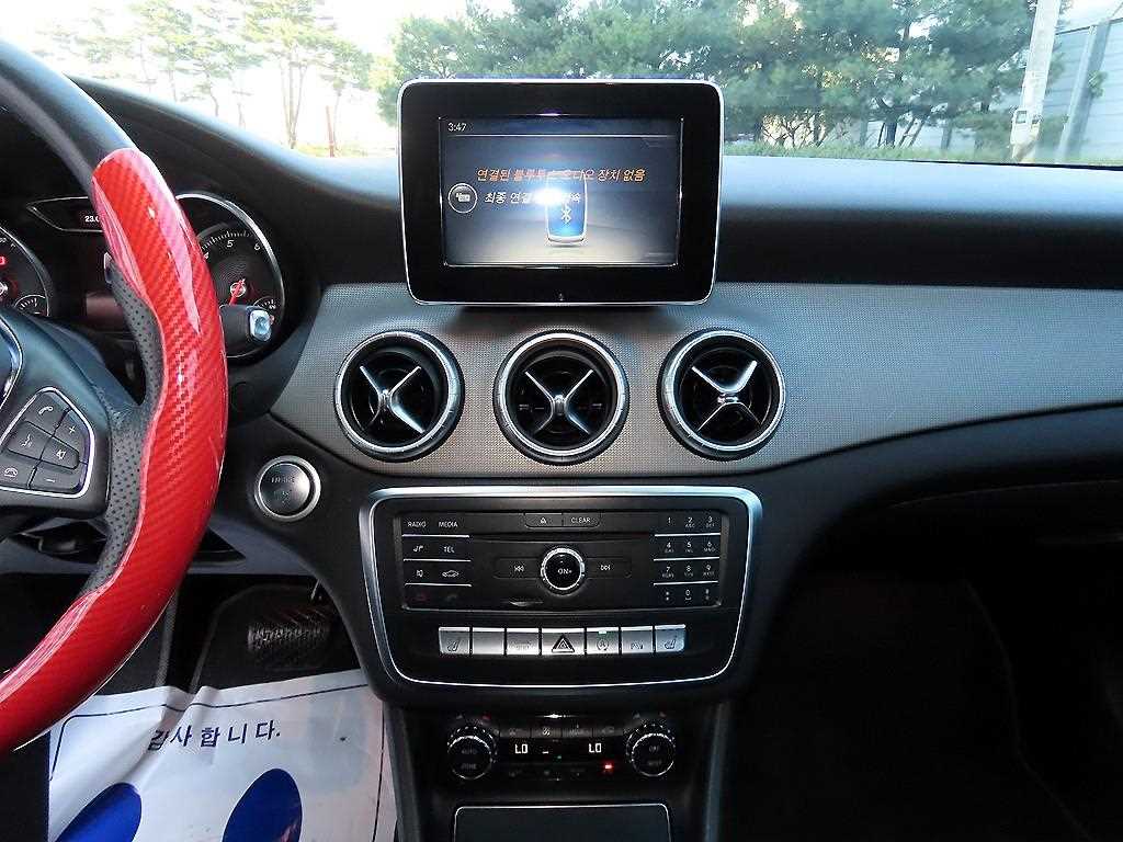 Mercedes-Benz CLA-Class — photo 12
