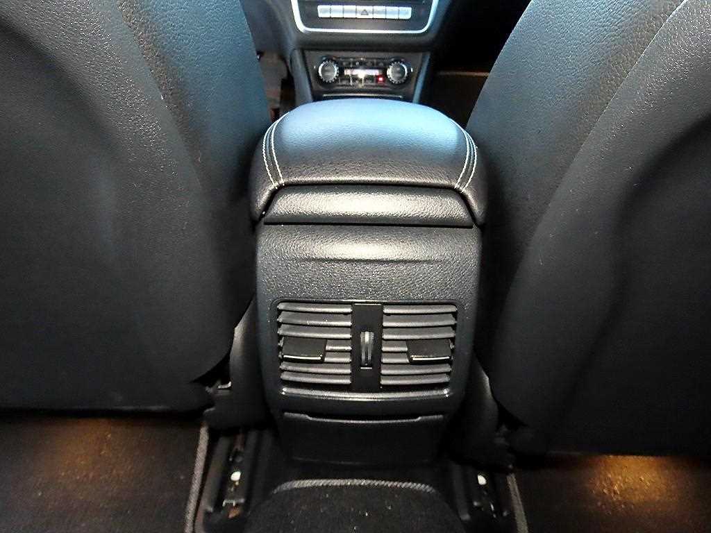 Mercedes-Benz CLA-Class — photo 17