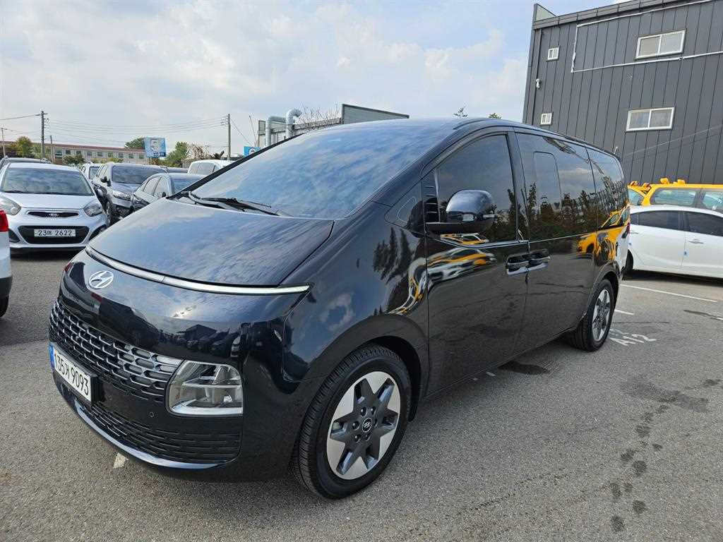 Hyundai Staria — photo 02