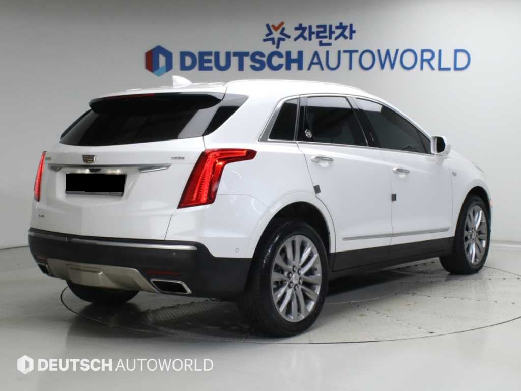 Cadillac XT5 — photo 02