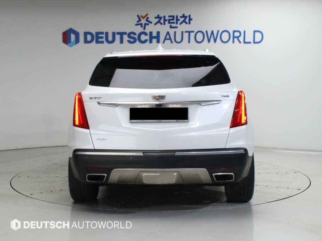 Cadillac XT5 — photo 04