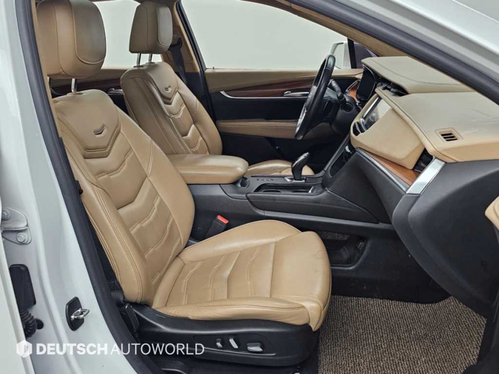 Cadillac XT5 — photo 10