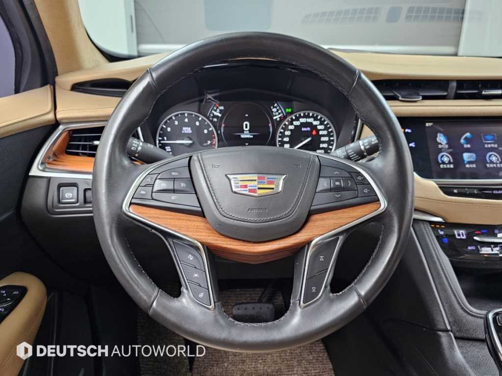Cadillac XT5 — photo 13
