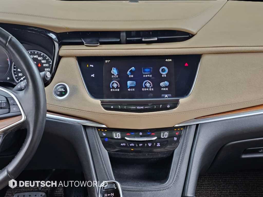Cadillac XT5 — photo 14