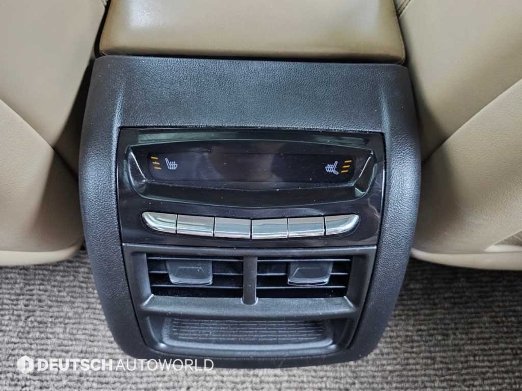 Cadillac XT5 — photo 16