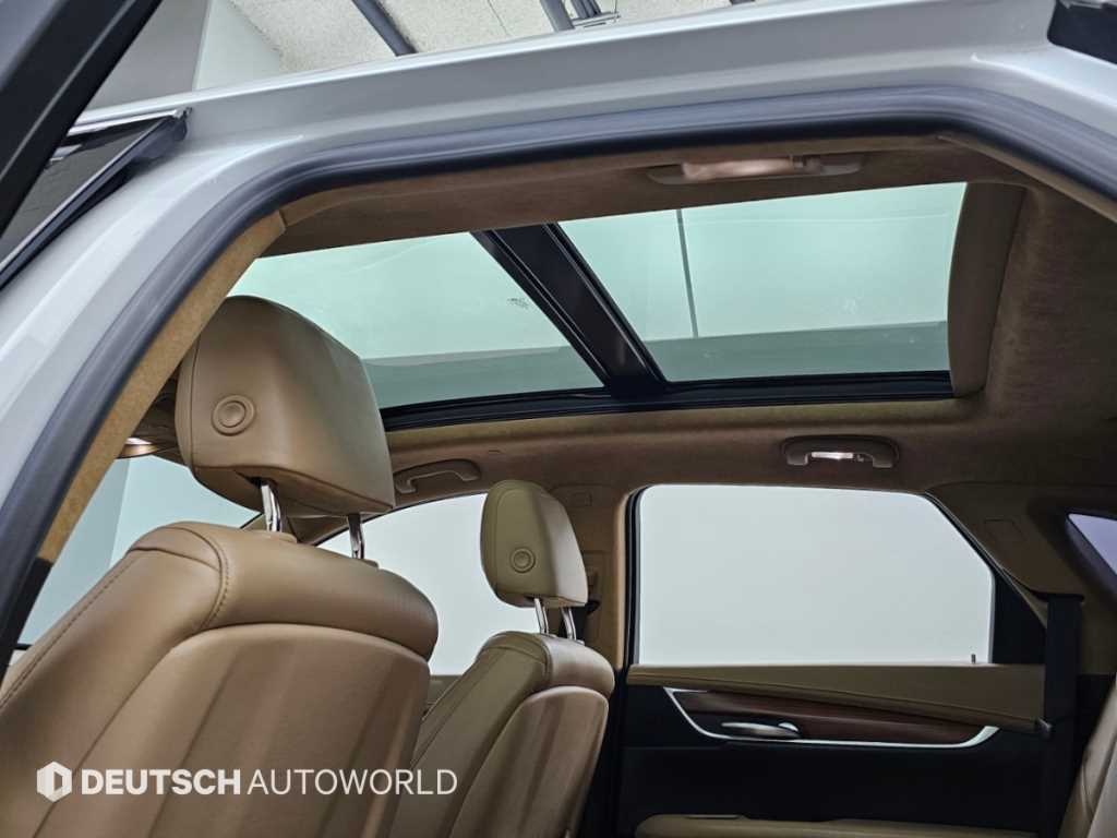 Cadillac XT5 — photo 18