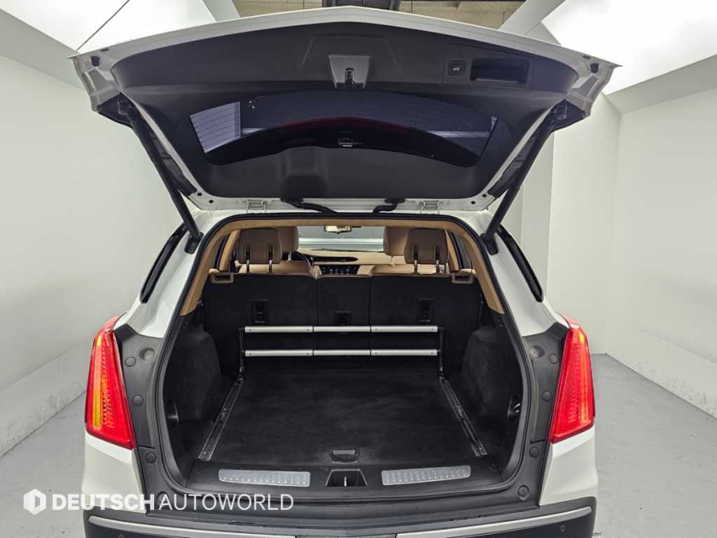 Cadillac XT5 — photo 19