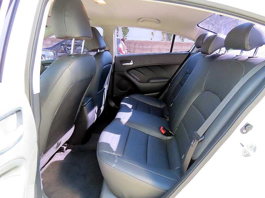 Kia K3 — photo 06