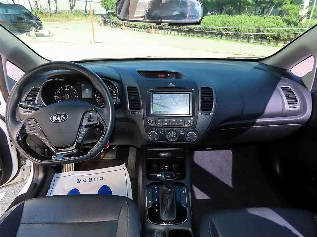 Kia K3 — photo 07