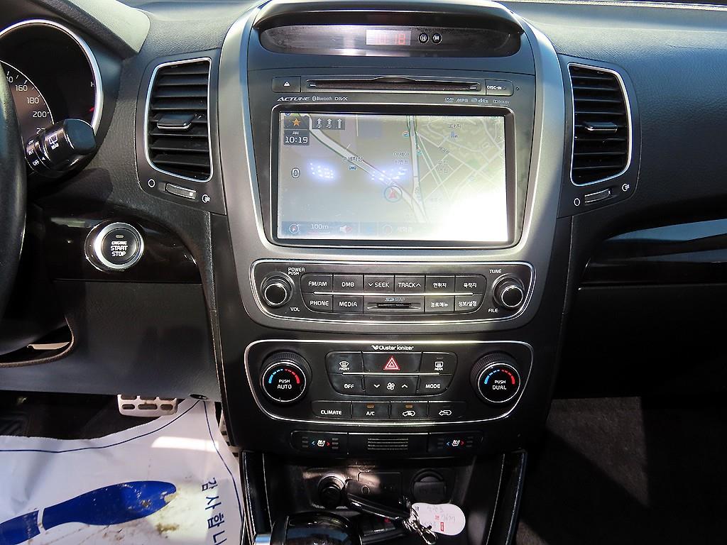 Kia Sorento — photo 12
