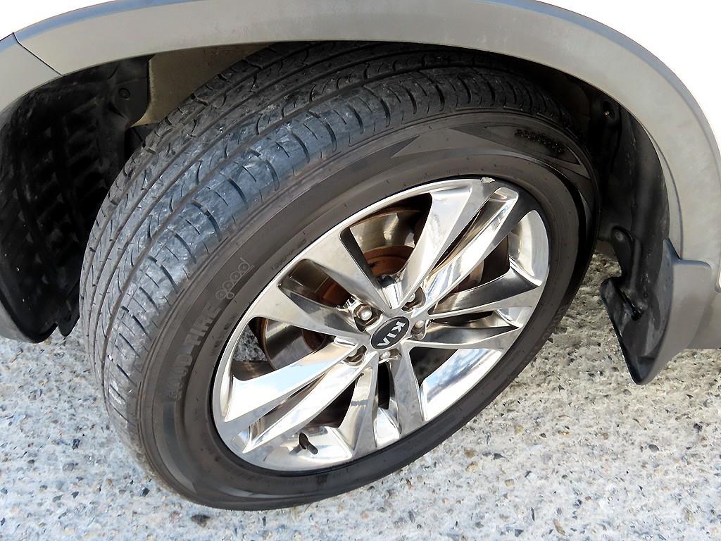 Kia Sorento — photo 20