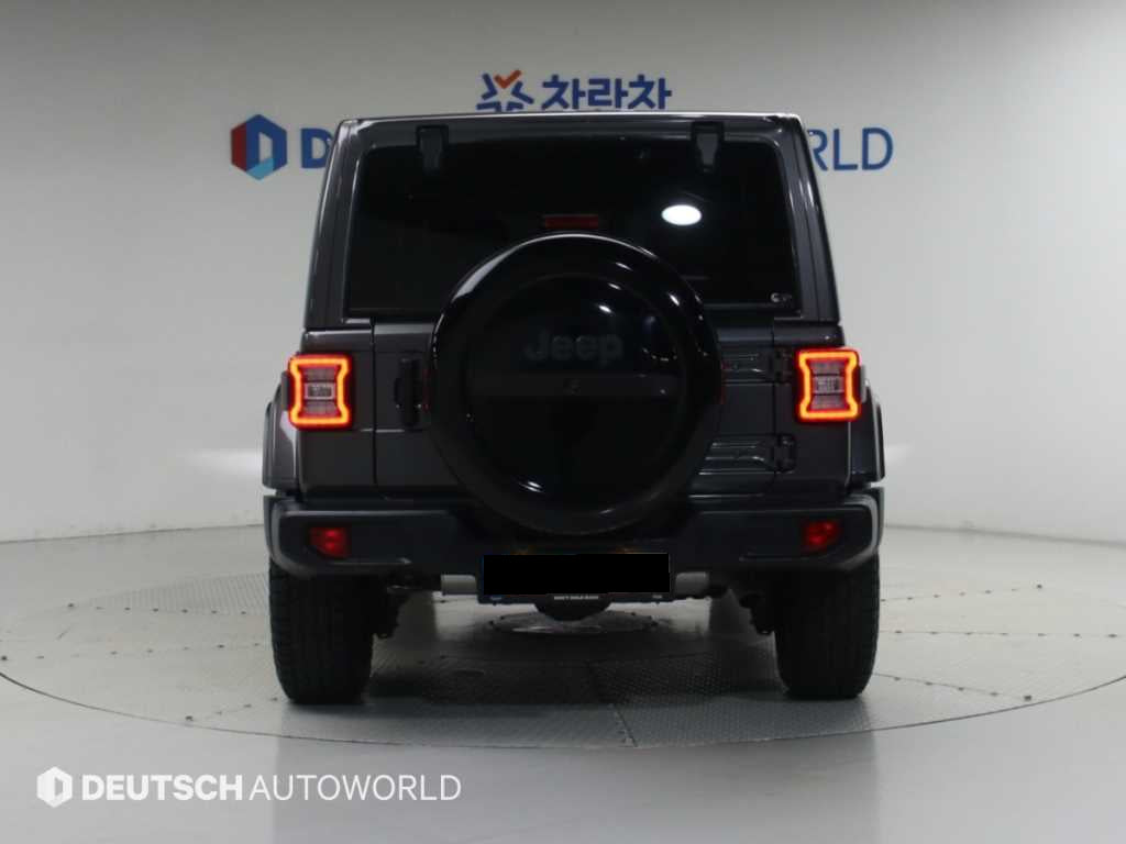 Jeep Wrangler — photo 04