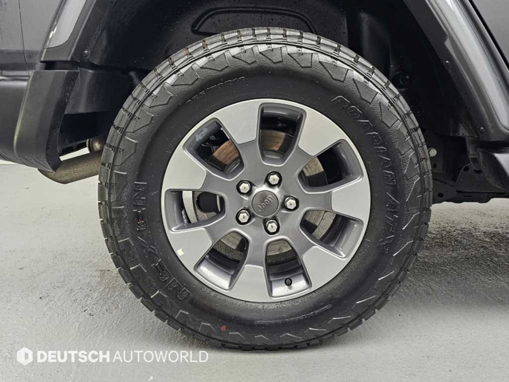 Jeep Wrangler — photo 05