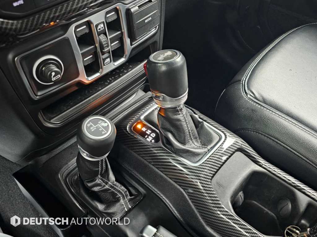 Jeep Wrangler — photo 09