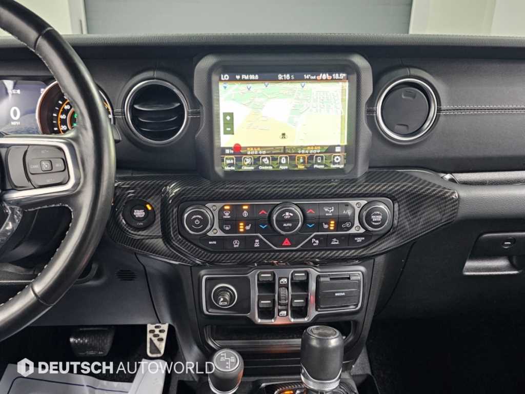 Jeep Wrangler — photo 14