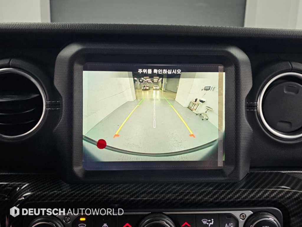Jeep Wrangler — photo 15