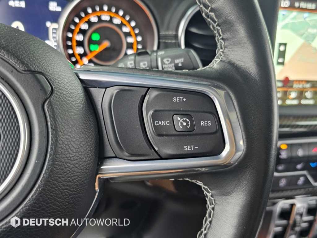 Jeep Wrangler — photo 16