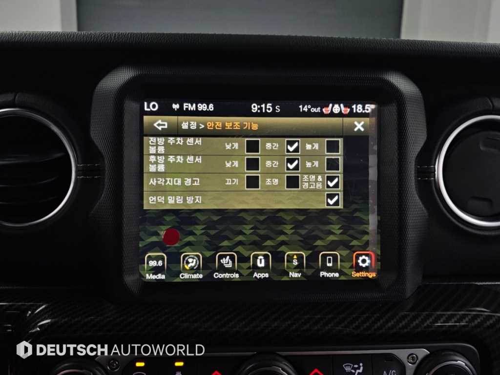 Jeep Wrangler — photo 17