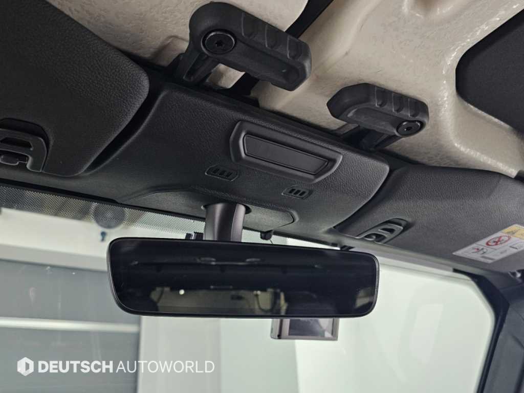 Jeep Wrangler — photo 18