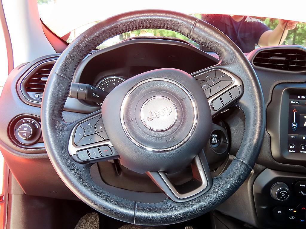 Jeep Renegade — photo 08