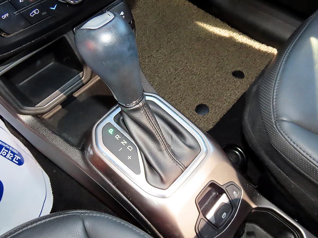 Jeep Renegade — photo 10