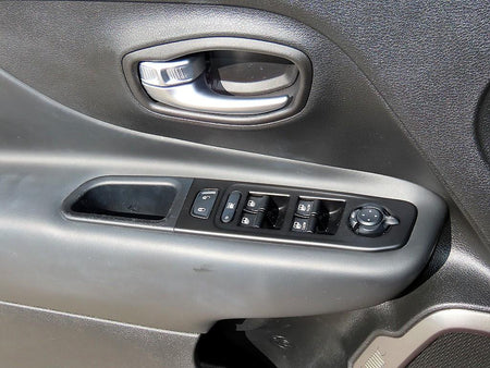 Jeep Renegade — photo 11