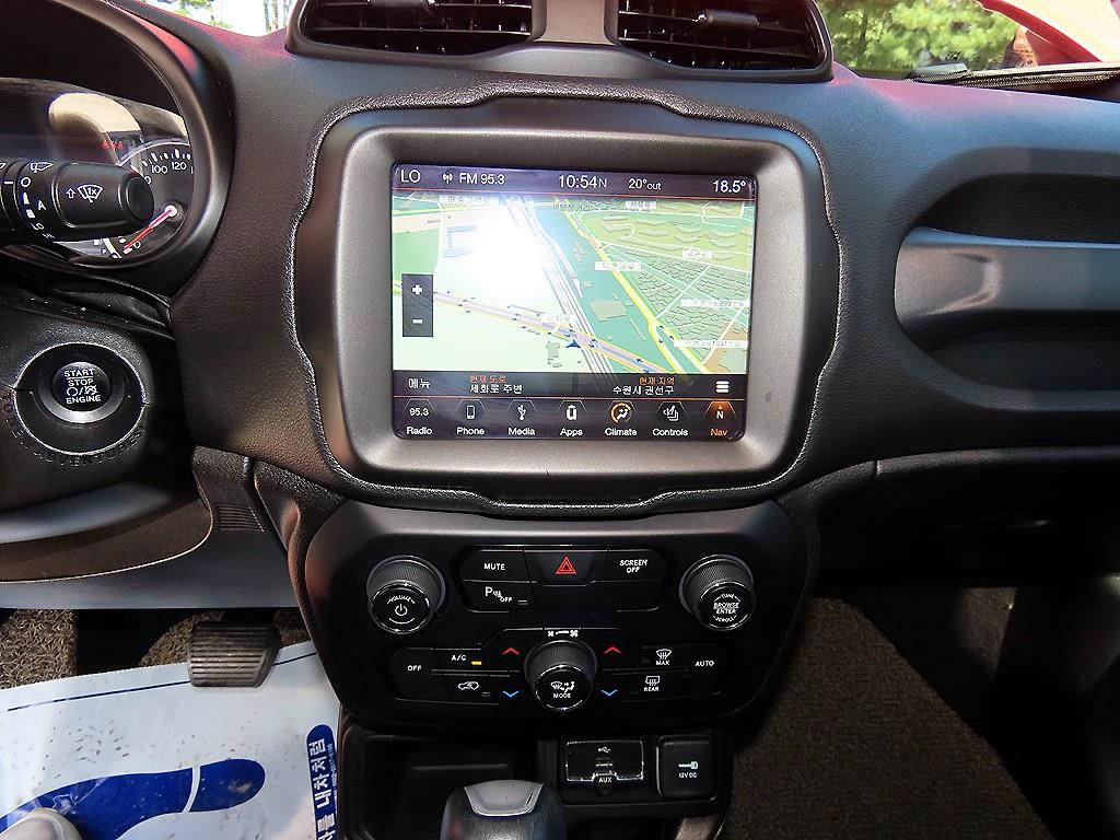Jeep Renegade — photo 14