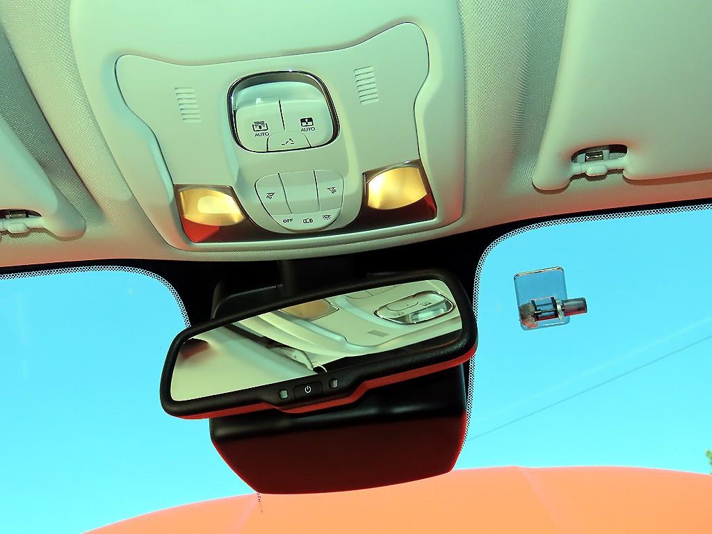 Jeep Renegade — photo 16