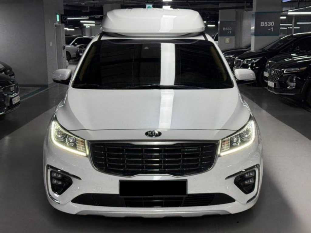 Kia Carnival — photo 01