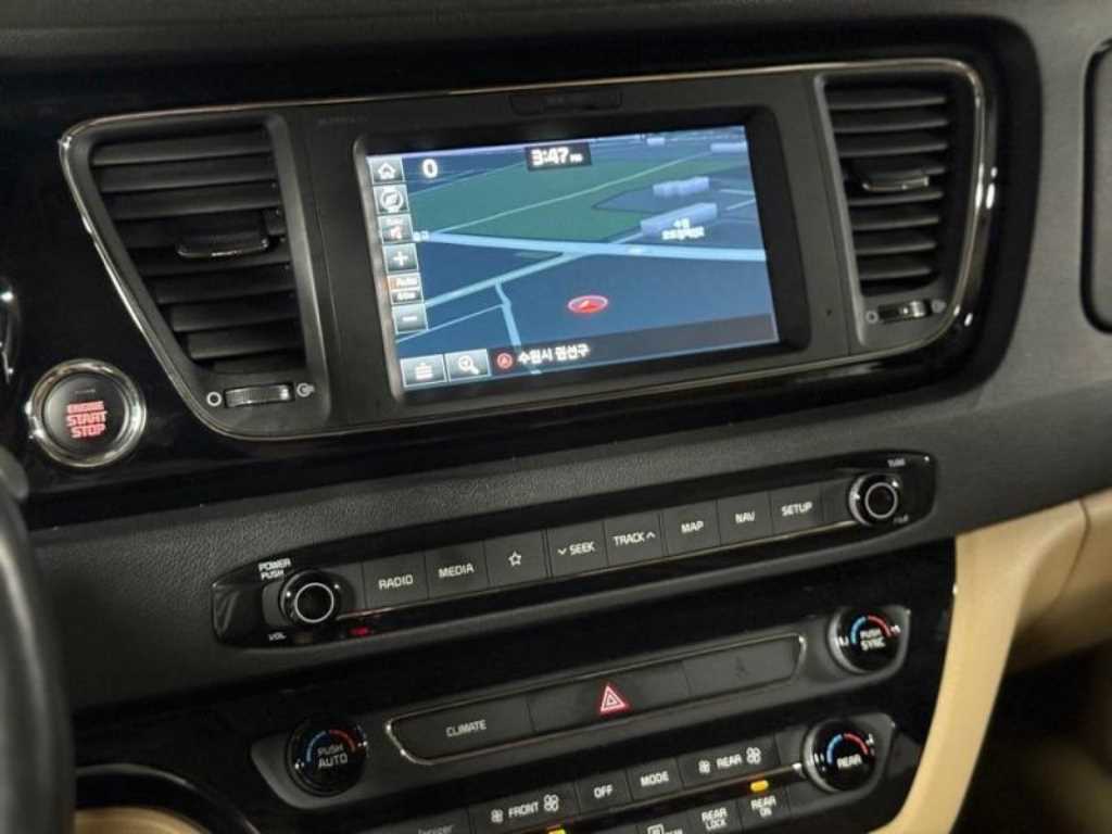 Kia Carnival — photo 05