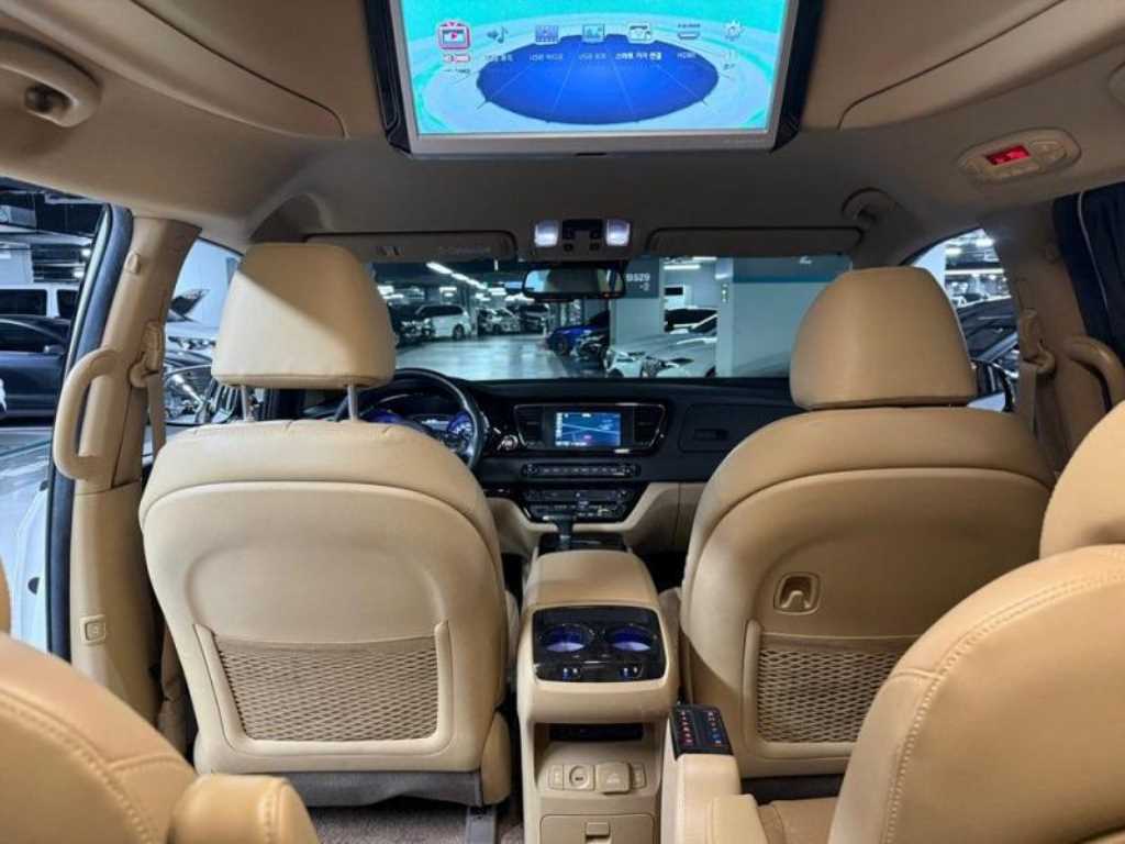 Kia Carnival — photo 17