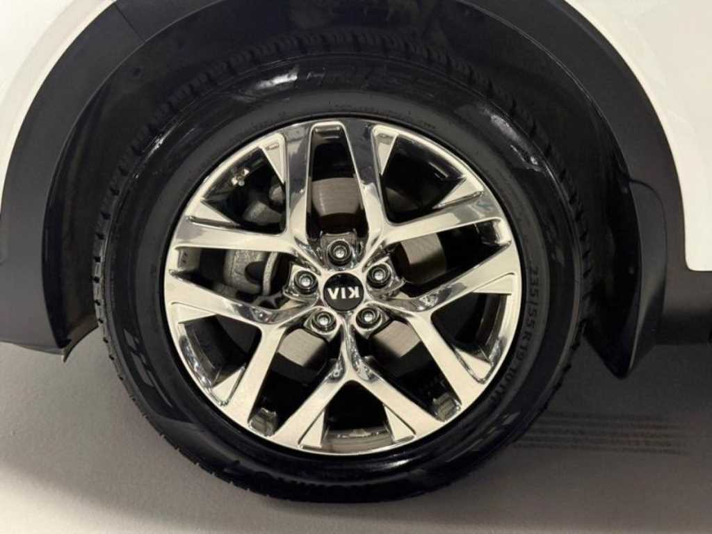 Kia Sorento — photo 16