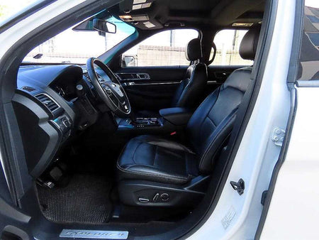 Ford Explorer — photo 05