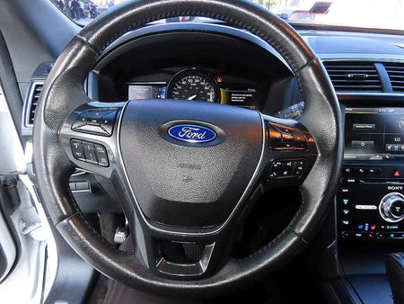 Ford Explorer — photo 08