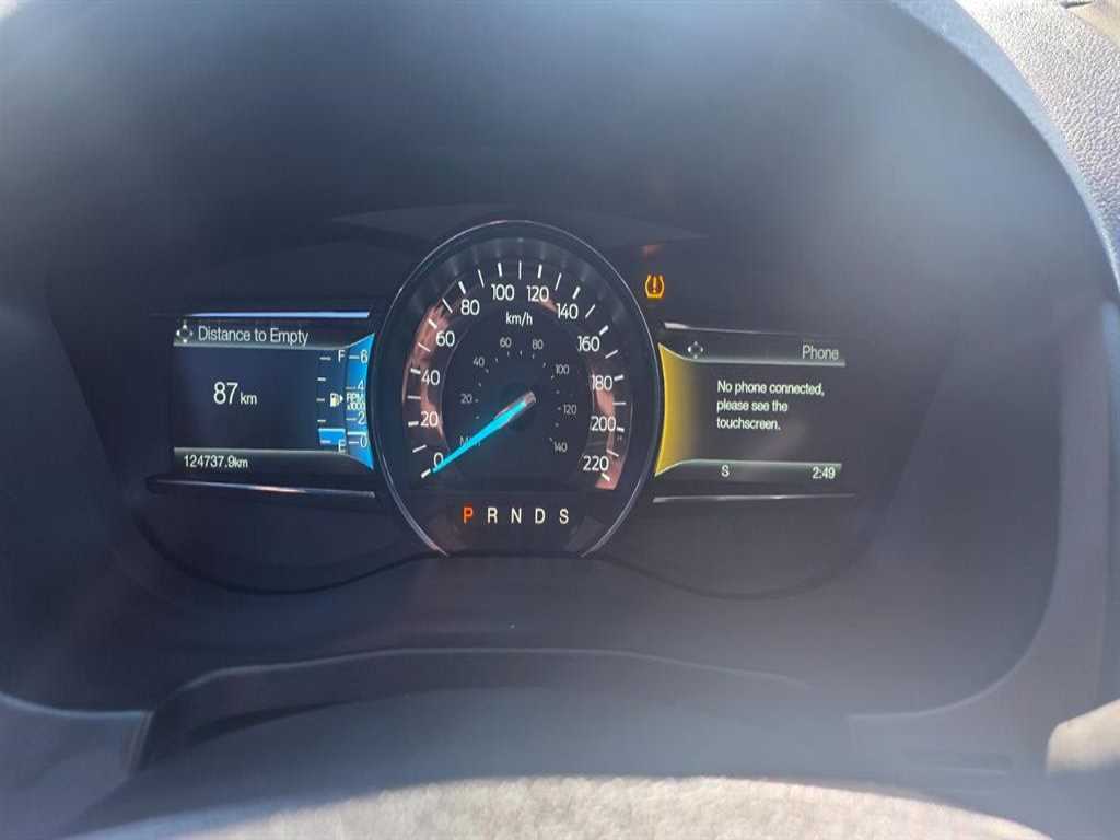 Ford Explorer — photo 09